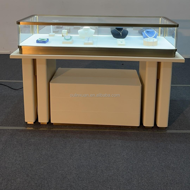 Kasten en displays van roestvr - Luxury Watch Store recensie en prijs